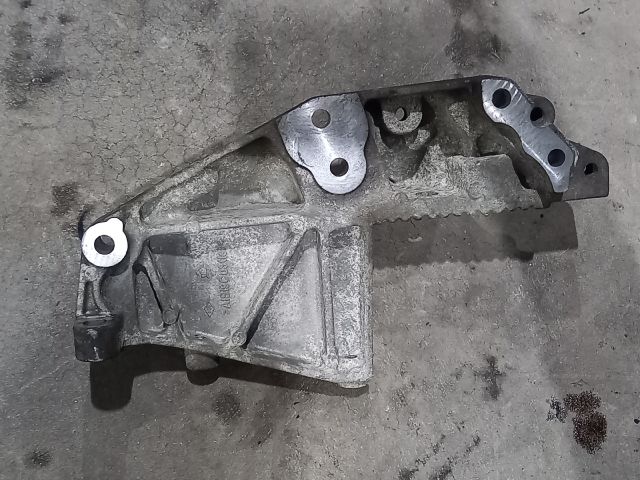 bontott RENAULT MASTER Motor Tartó Bak Jobb